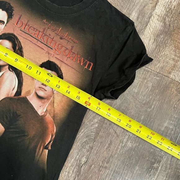 Twilight Breaking Dawn Movie Promo Shirt - Picture 3 of 5